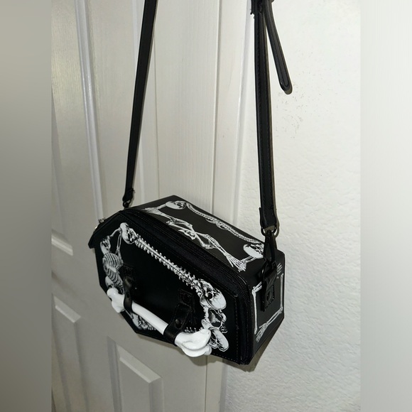 Gothic Shoulder Bag Purse Coffin Box Halloween Accessories (Black) - Picture 12 of 13